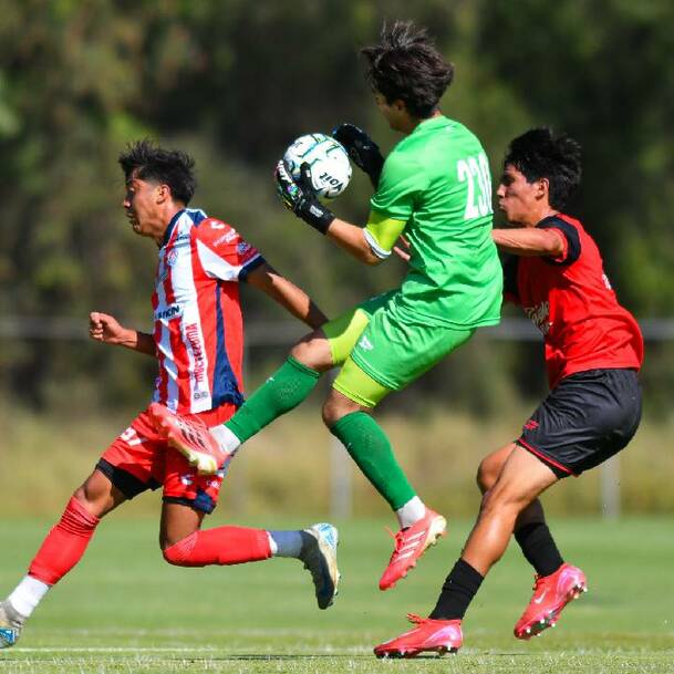 José Miguel Corona sale por el balón en una jugada de peligro en el duelo entre Atlético de San Luis y los Xolos. FOTO: Imago7