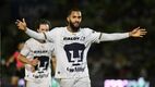 Juninho fue la gran figura de la noche con un triplete (Fotografía: Mexsport)