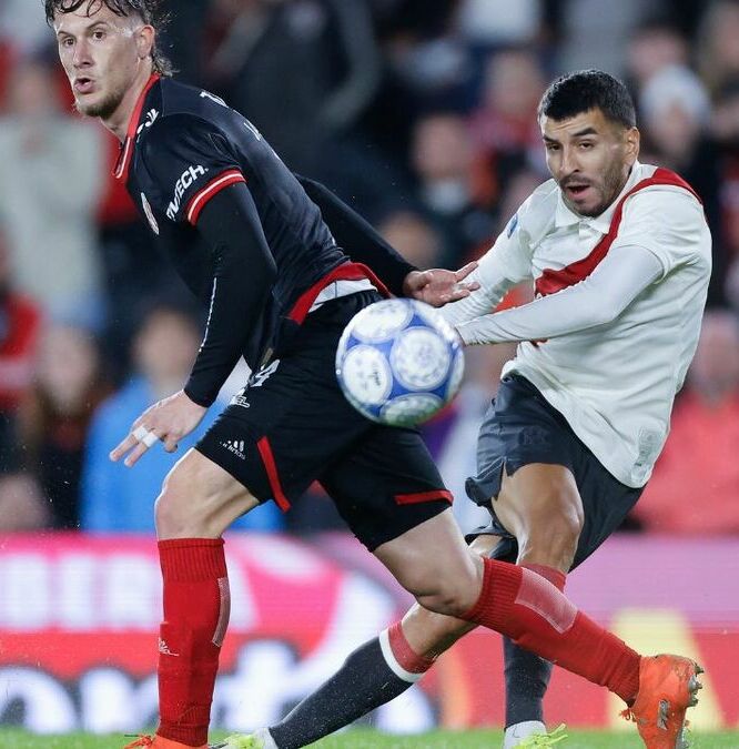 Ángel Correa ante Barracas Central (EFE)