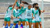 Jugadoras del León celebran uno de los cuatro goles con el que vencieron a Pumas en CU. FOTO: Imago7