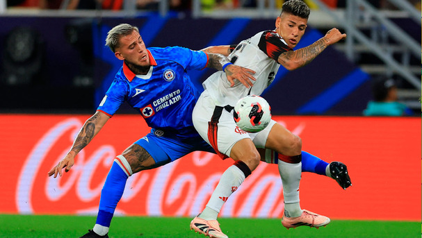 Gonzalo Piovi cometió un error que costó un gol a Cruz Azul. (Foto: Reuters)