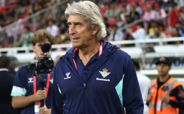 Pellegrini, durante el partido contra Sevilla en el Akron (Imago7)