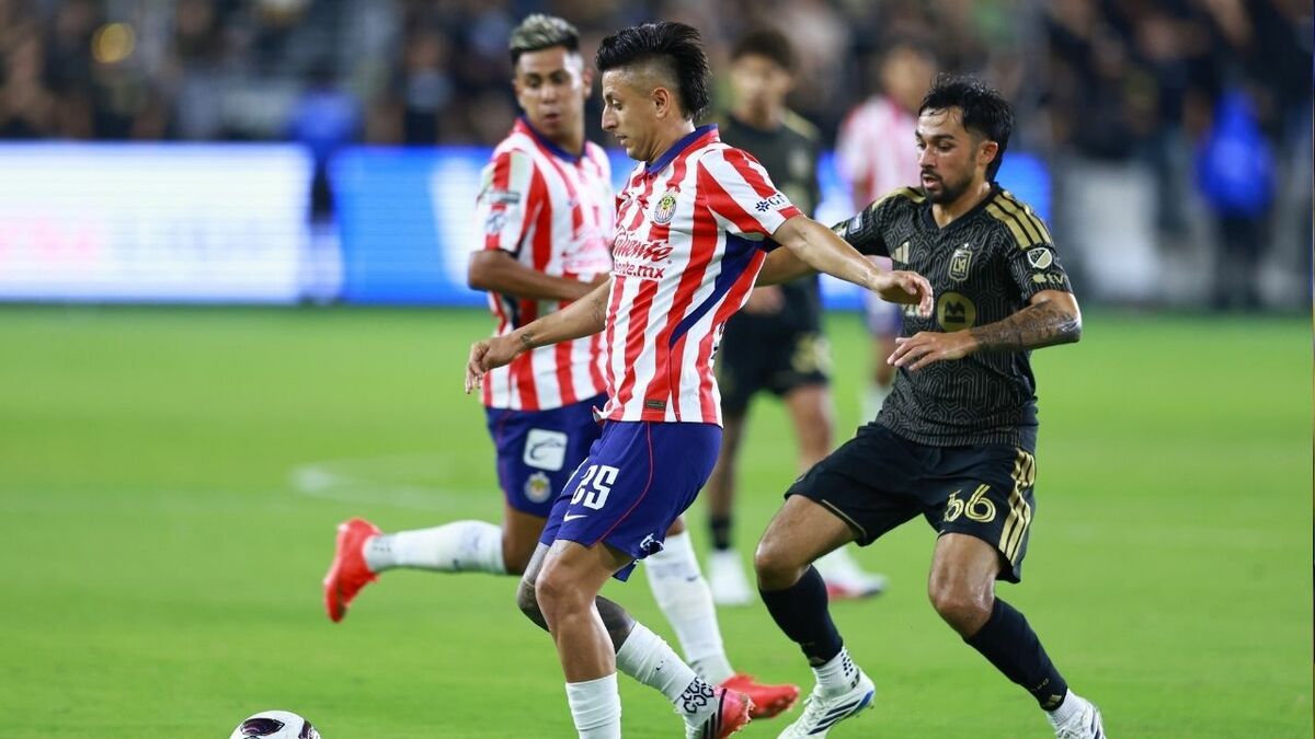 Roberto "Piojo" Alvarado destacó con Chivas (Mexsport)