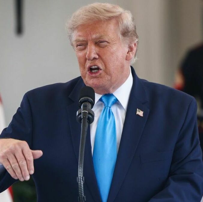 Trump estuvo en Los Ángeles poco después de encontrar al sujeto armado. (Foto: EFE)
