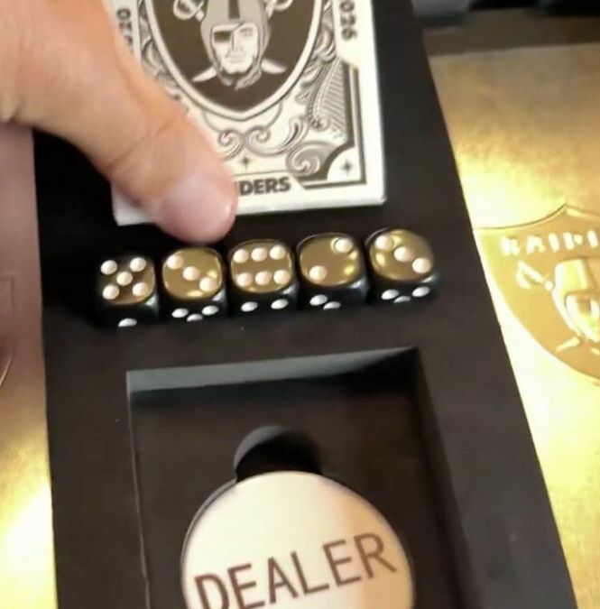 Las Vegas Raiders sorprenden a sus abonados. (Foto: @JoshCox)