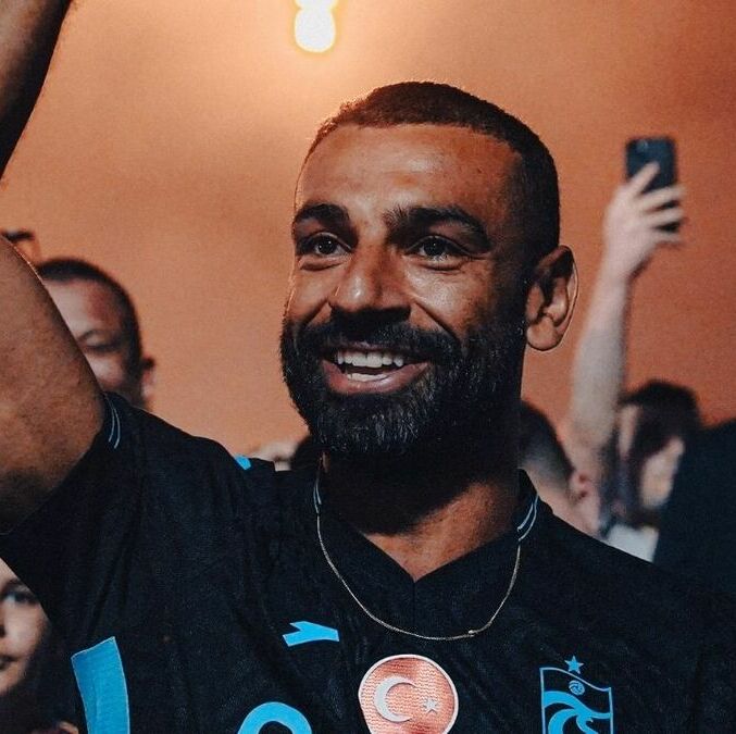 Mohamed Salah llega al Trabzonspor (@Trabzonspor)