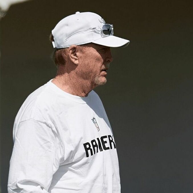 Mark Davis dio sus expectativas de la llegada de Kirk Cousins a los Raiders (Fotografía: X @Raiders)