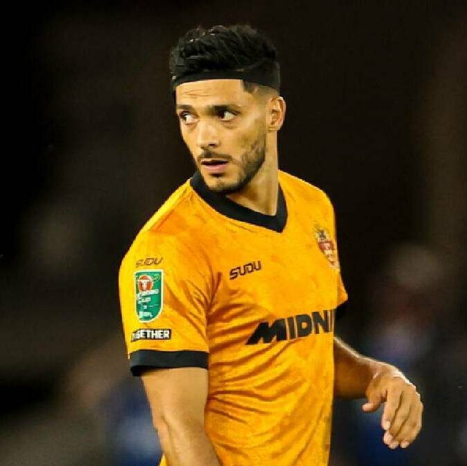 Raúl Jiménez entero de cambió en el triunfo de los Wolves ante el Port Vale en la EFL Cup. FOTO: @Wolves