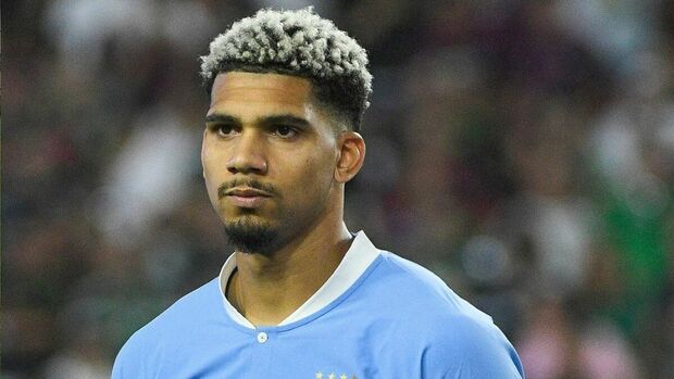 Ronald Araujo se someterá a un tratamiento médico a pocos días del Mundial (Fotografía: Imago 7)
