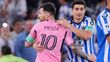 Stefan Medina abrazó a Messi cuando Rayados se enfrentó al Inter Miami. (Foto: Mexsport)