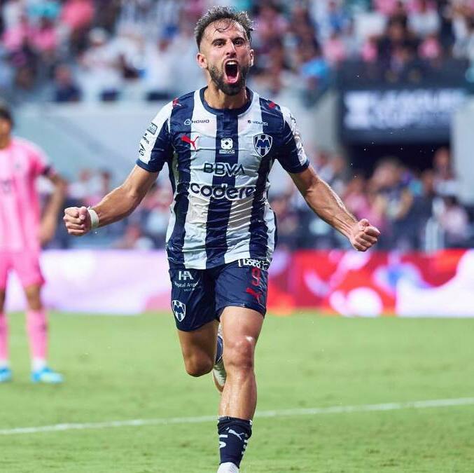 Diego Rossi anotó el gol de la victoria (Mexsport)