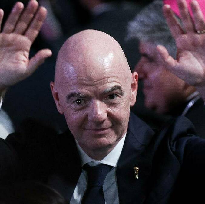 Gianni Infantino lanza algunos saludos durante un evento de la FIFA. FOTO: Reuters