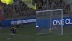 Paracaidista cayó sobre terreno de juego y sufre accidente / Captura ESPN
