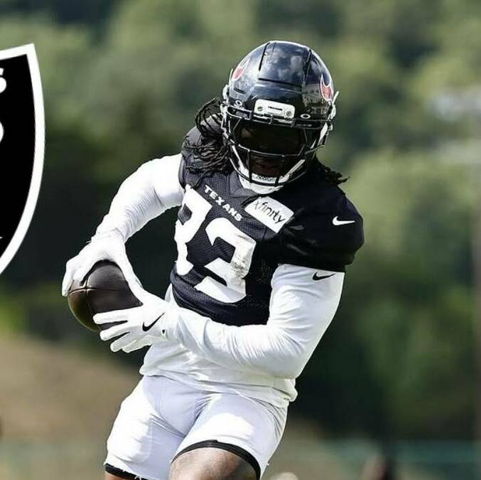 Raiders refuerza su backfield con Dare Ogunbowale, quien llega a Las Vegas proveniente de Texans. FOTO: @dareogunbowale