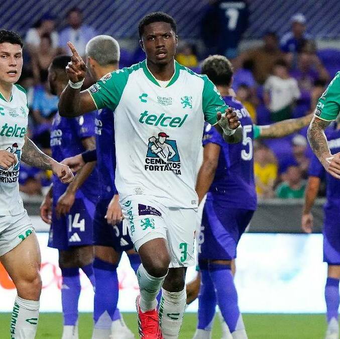 Juan José Guevara celebra su anotación ante el Orlando City. FOTO: imago7