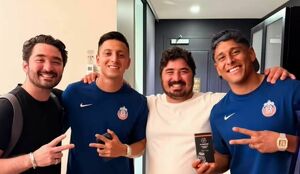 Los jugadores mostraron sus relojes. (Foto: juanma.x2)
