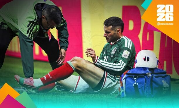 Santi Giménez abandonó la cancha para que se dieran los últimos segundos del partido. (Foto: Mexsport)