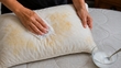 ¿Tus almohadas tienen manchas amarillas? Así puedes eliminarlas fácilmente. Foto: ChatGPT