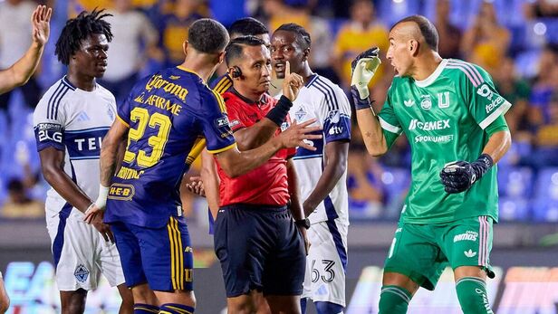 Nahuel Guzmán perdió la cabeza al agredir al árbitro. (Foto: Mexsport)
