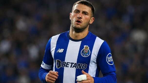 Santiago Gimenez ya habría dado el si para salir a Porto / Mexsport-Chatgpt