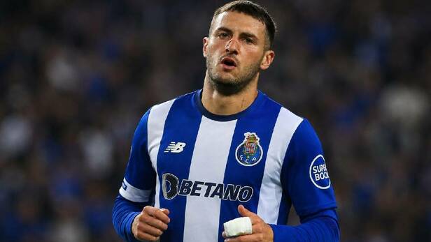 Santiago Gimenez ya habría dado el si para salir a Porto / Mexsport-Chatgpt
