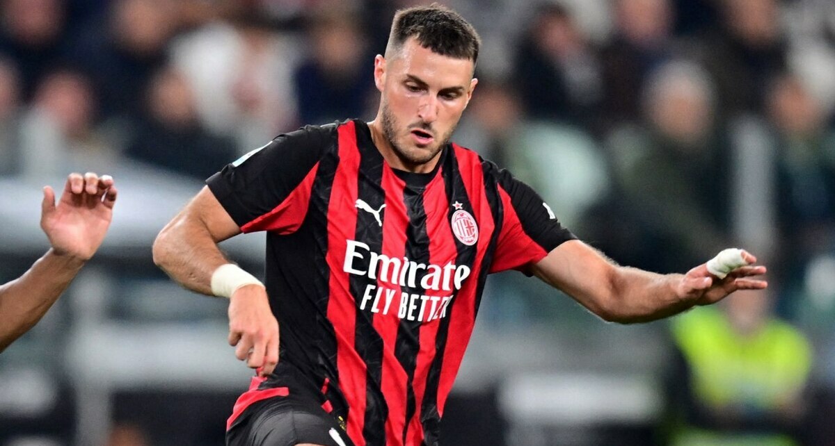 Santiago Gimenez se perdió el Milan vs Roma de la Serie A (Reuters)