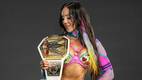 Chelsea Green observa su fajín como Campeona Interina Femenil de WWE. FOTO: WWE.com