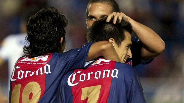 Navarro festejando un gol con Atlante. (Foto: Mexsport)