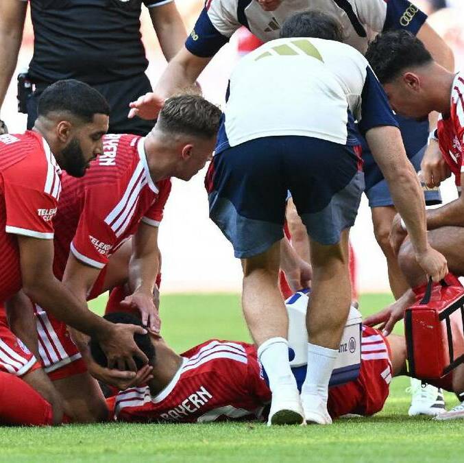 Jamal Musiala cayó al césped an te la procupación de compañeros, rivales y aficionados. FOTO: Reuters
