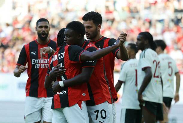 Milan dio catedra ante los Red Devils / Reuters