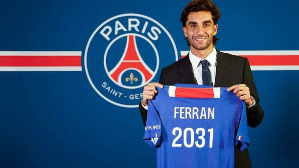 Ferran Torres es nuevo jugador del PSG / X: PSG