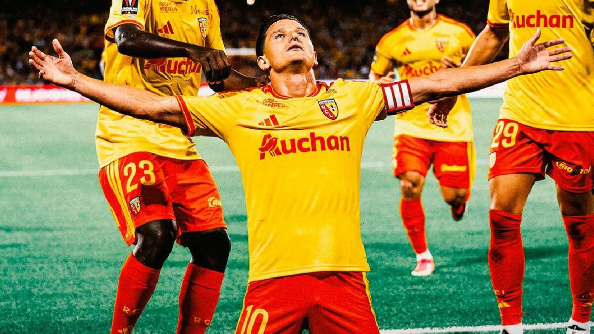 Florian Thauvin anotó el tanto de la victoria del Lens ante el PSG. FOTO: @RCLens