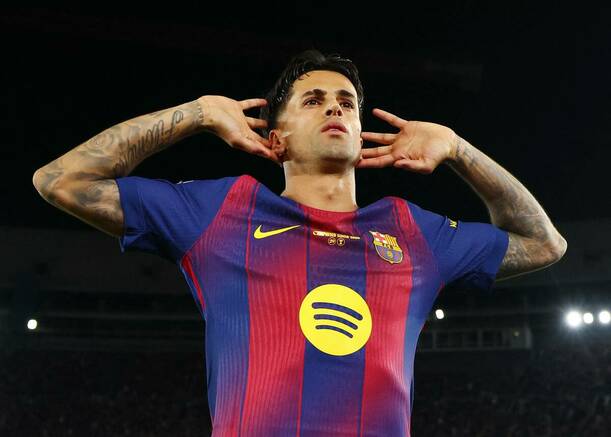 Joao Cancelo selló el triunfo para Barcelona / Reuters