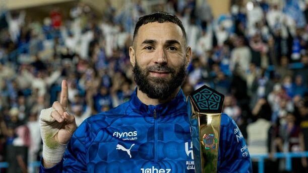 Karim Benzema ganó el premio al mejor jugador del partido tras marcar tres goles en su debut (Fotografía: X Al Hilal)