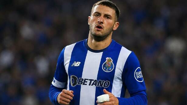 Santiago Gimenez ya habría dado el si para salir a Porto / Mexsport-Chatgpt