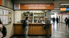 Así puedes recuperar tus objetos extraviados en el Metro CDMX (Imagen creada con IA)
