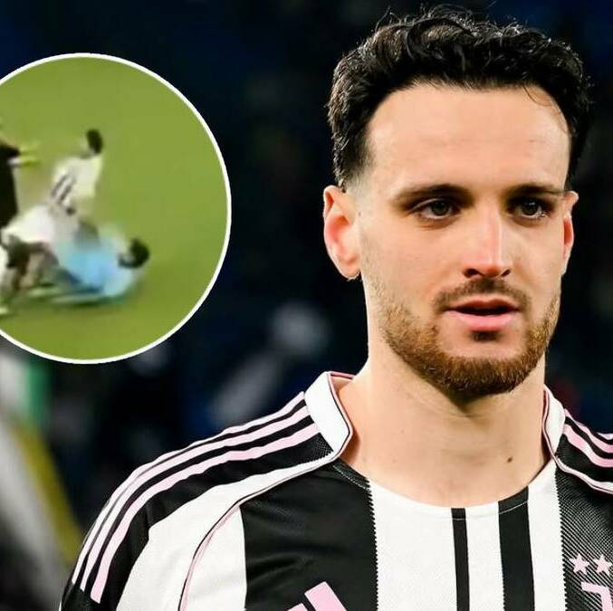 El jugador de la Juventus fue derribado por la espalda tras un resbalón de un aficionado que invadió la cancha. FOTO: @federicogatti.4 / Captura