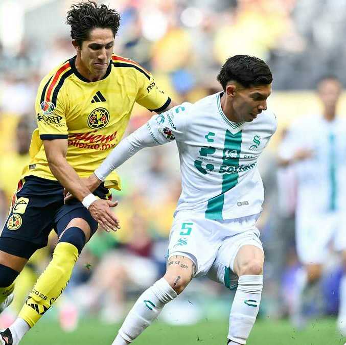 Alan Cervantes ante Santos (Imago7)