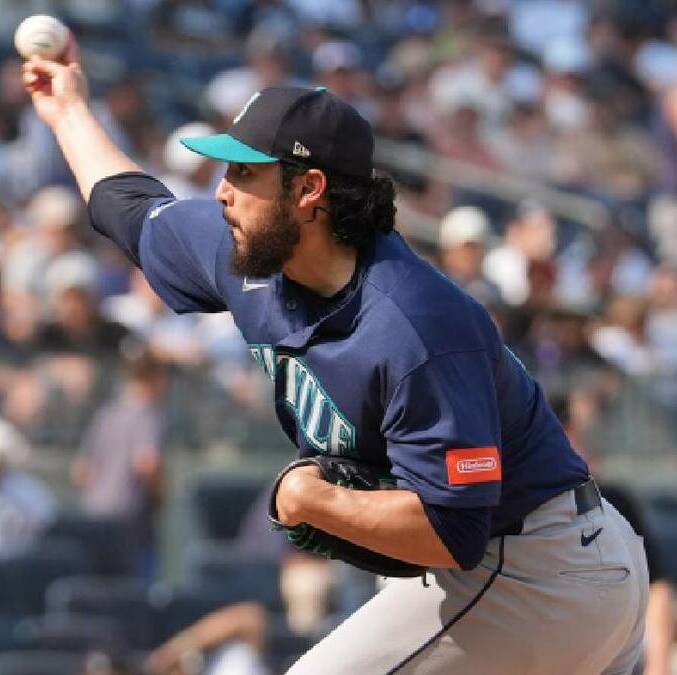 Andrés Muñoz lanza en un juego de los Seattle Mariners. FOTO: Reuters