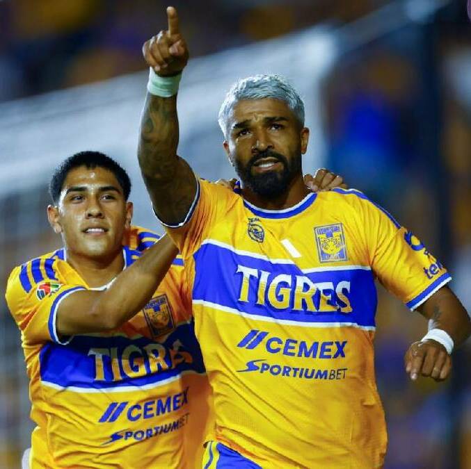 El 'Búfalo' Aguirre celebra la primera anotación de Tigres ante los Potros. FOTO: Imago7