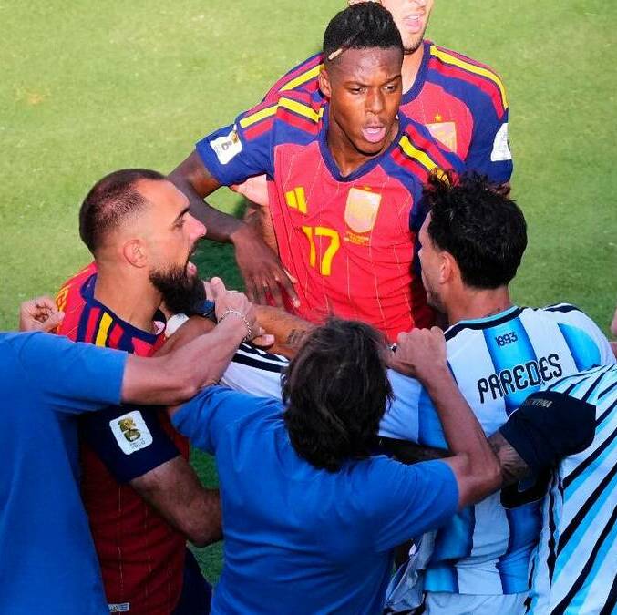 Leandro Paredes recibe 10 partidos de suspensión / Mexsport