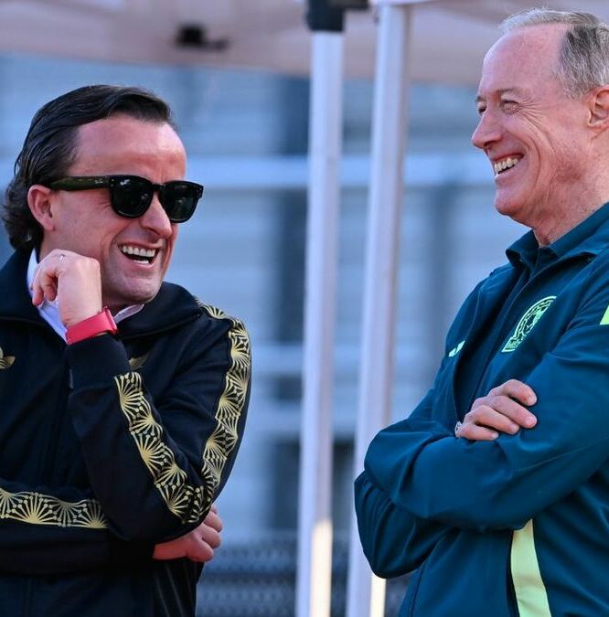 Mikel Arriola e Ivar Sisniega, directivos de la FMF. (Foto: Mexsport)