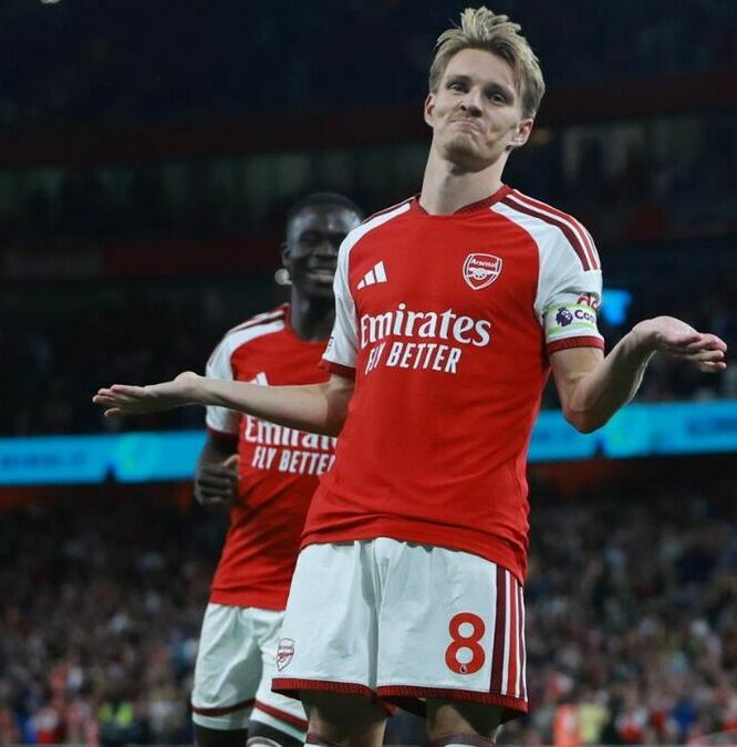 Odegaard hizo el 3-0 en el partido. (Foto: EFE)