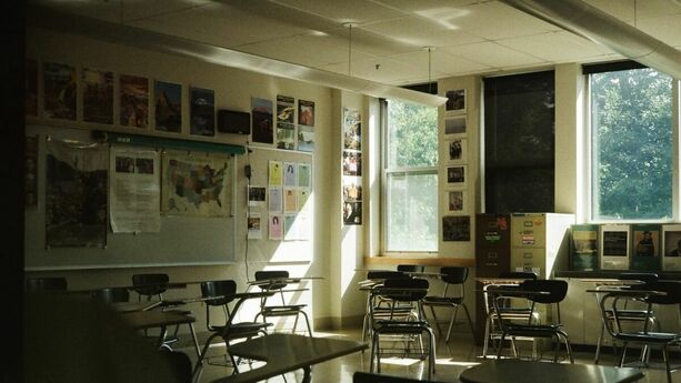 Salón de Clases (Canva)