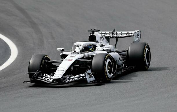 Checo Pérez finalizó en la vigésimo primera posición / Reuters