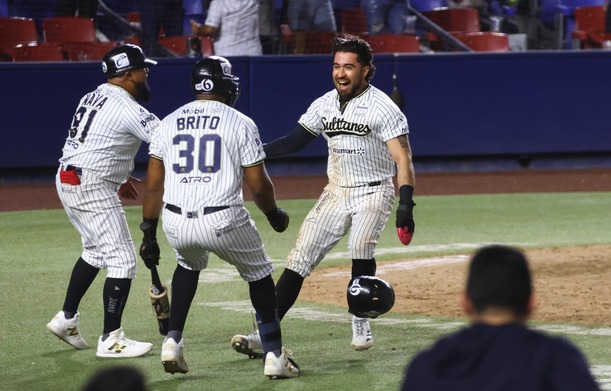 Los Fantasmas grises ganaron en la entrada 14 / Roberto Alanís