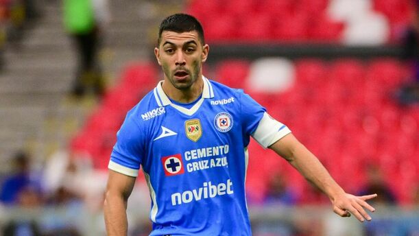 Erik Lira se mantiene en Cruz Azul (Imago7)