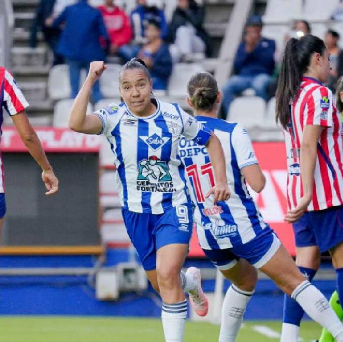 Charlyn Corral festeja su gol de penalti en el triunfo del Pachuca sobre Chivas Femenil. FOTO: Imago7