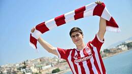 ¿Cuándo debutaría la Hormiga González con Olympiacos? / X: Olympiakos
