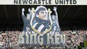Las gradas del St. James Park mostraron un enorme tifo en honor a Kevin Keegan. FOTO: Reuters